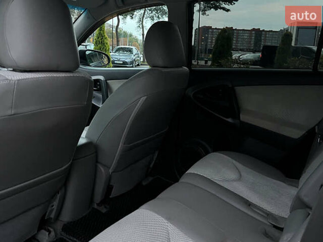 Тойота RAV4 EV 2013 в Львове на Automoto.ua Синий Тойота RAV4 EV, объемом двигателя 0 л и пробегом 230 тыс. км за 8999 $, фото 17 на Automoto.ua