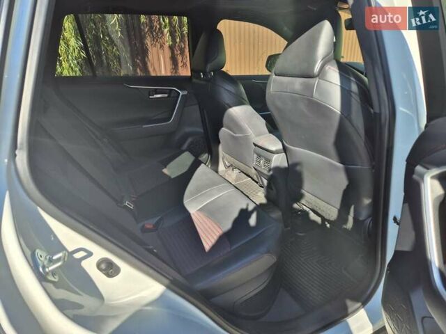 Белый Тойота RAV4 PHEV, объемом двигателя 2.49 л и пробегом 90 тыс. км за 42000 $, фото 7 на Automoto.ua