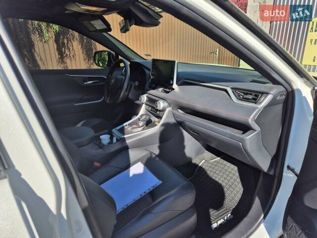 Белый Тойота RAV4 PHEV, объемом двигателя 2.49 л и пробегом 90 тыс. км за 42000 $, фото 6 на Automoto.ua