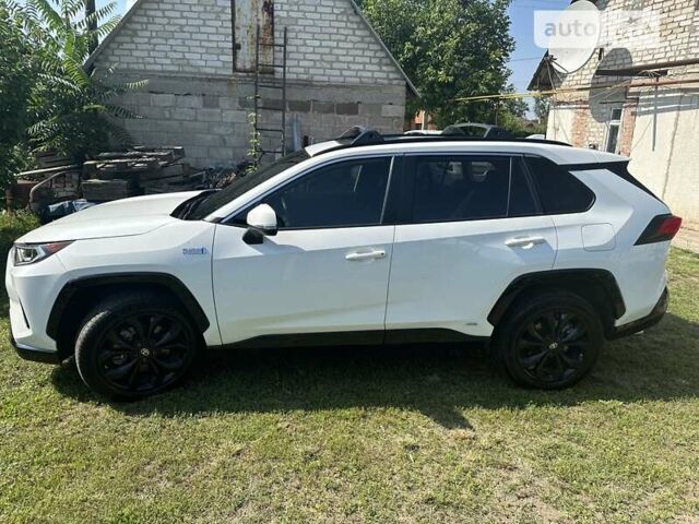 Белый Тойота RAV4 PHEV, объемом двигателя 2.49 л и пробегом 32 тыс. км за 42000 $, фото 3 на Automoto.ua