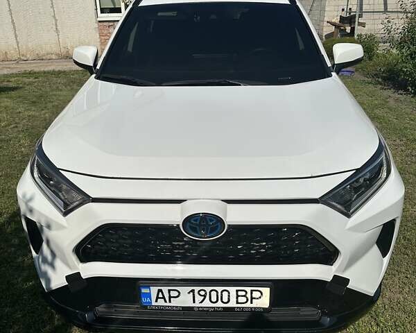 Белый Тойота RAV4 PHEV, объемом двигателя 2.49 л и пробегом 32 тыс. км за 42000 $, фото 1 на Automoto.ua