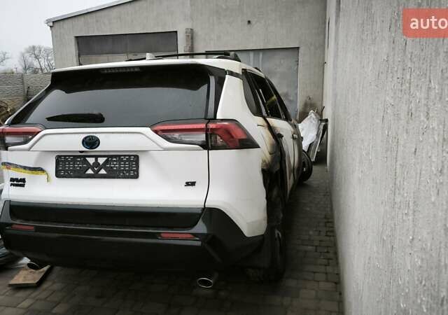 Белый Тойота RAV4 PHEV, объемом двигателя 2.49 л и пробегом 100 тыс. км за 6000 $, фото 1 на Automoto.ua