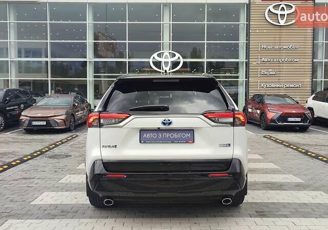 Белый Тойота RAV4 PHEV, объемом двигателя 2.49 л и пробегом 22 тыс. км за 57327 $, фото 3 на Automoto.ua