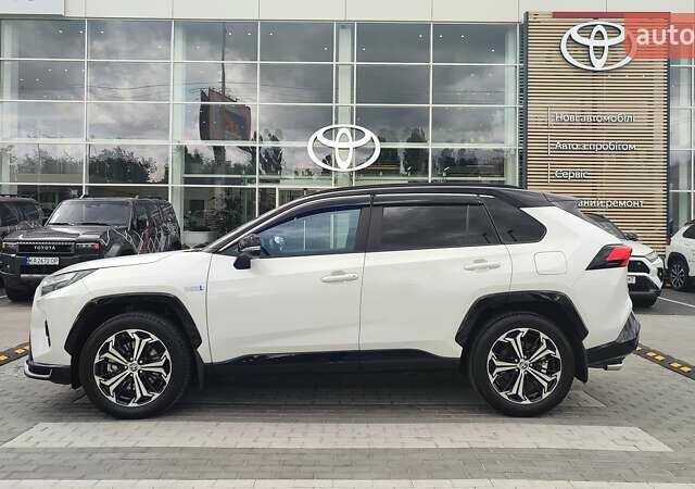 Белый Тойота RAV4 PHEV, объемом двигателя 2.49 л и пробегом 40 тыс. км за 56247 $, фото 2 на Automoto.ua