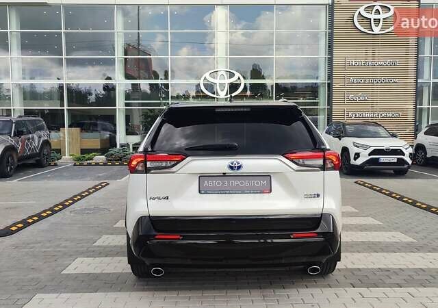 Белый Тойота RAV4 PHEV, объемом двигателя 2.49 л и пробегом 40 тыс. км за 56247 $, фото 3 на Automoto.ua