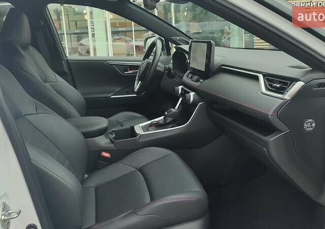 Белый Тойота RAV4 PHEV, объемом двигателя 2.49 л и пробегом 22 тыс. км за 57327 $, фото 5 на Automoto.ua