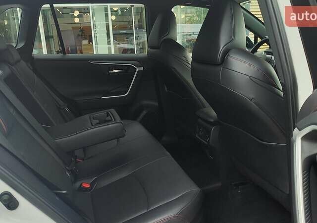 Белый Тойота RAV4 PHEV, объемом двигателя 2.49 л и пробегом 22 тыс. км за 57327 $, фото 6 на Automoto.ua