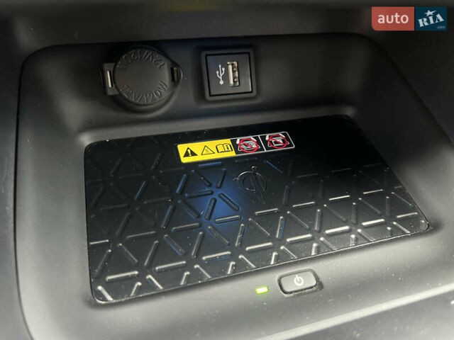 Белый Тойота RAV4 PHEV, объемом двигателя 0 л и пробегом 9 тыс. км за 44200 $, фото 32 на Automoto.ua