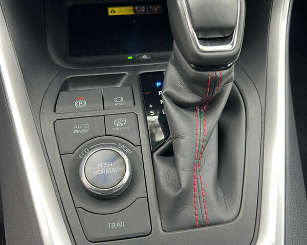 Белый Тойота RAV4 PHEV, объемом двигателя 0 л и пробегом 9 тыс. км за 44200 $, фото 33 на Automoto.ua