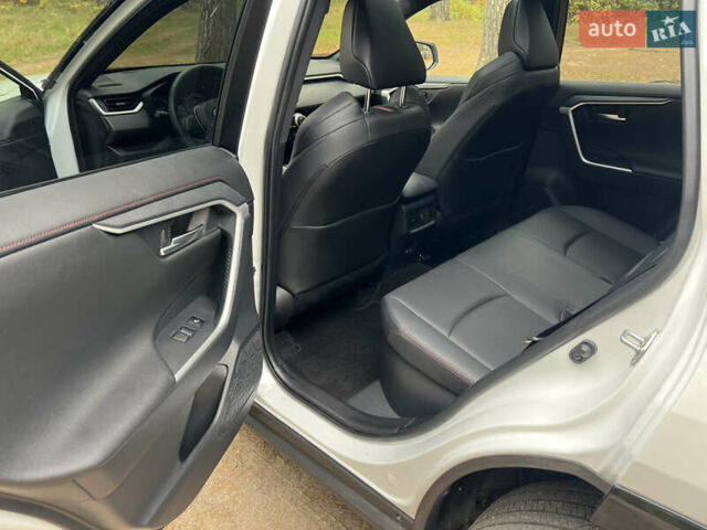 Белый Тойота RAV4 PHEV, объемом двигателя 0 л и пробегом 9 тыс. км за 44200 $, фото 36 на Automoto.ua