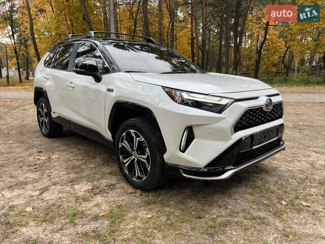 Белый Тойота RAV4 PHEV, объемом двигателя 0 л и пробегом 9 тыс. км за 44200 $, фото 3 на Automoto.ua