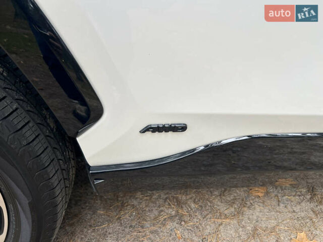 Белый Тойота RAV4 PHEV, объемом двигателя 0 л и пробегом 9 тыс. км за 44200 $, фото 18 на Automoto.ua