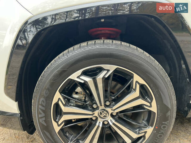 Белый Тойота RAV4 PHEV, объемом двигателя 0 л и пробегом 9 тыс. км за 44200 $, фото 9 на Automoto.ua