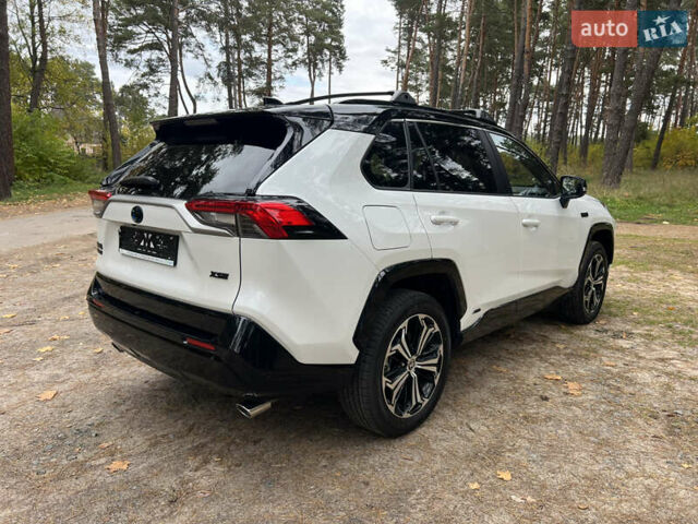 Белый Тойота RAV4 PHEV, объемом двигателя 0 л и пробегом 9 тыс. км за 44200 $, фото 5 на Automoto.ua