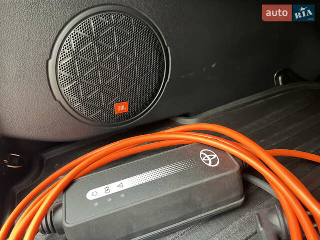 Белый Тойота RAV4 PHEV, объемом двигателя 0 л и пробегом 9 тыс. км за 44200 $, фото 40 на Automoto.ua