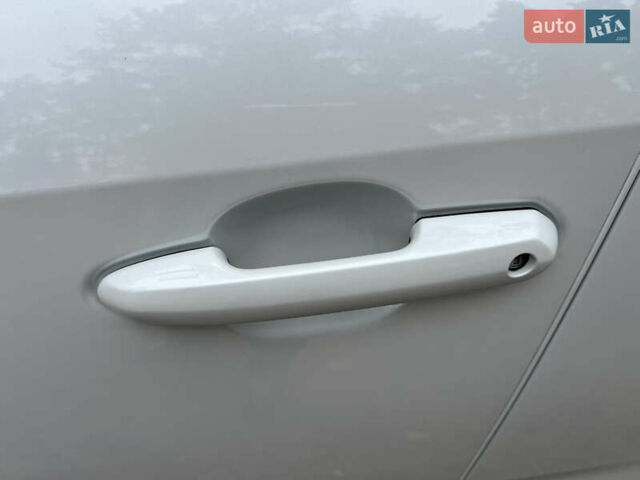 Белый Тойота RAV4 PHEV, объемом двигателя 0 л и пробегом 9 тыс. км за 44200 $, фото 13 на Automoto.ua