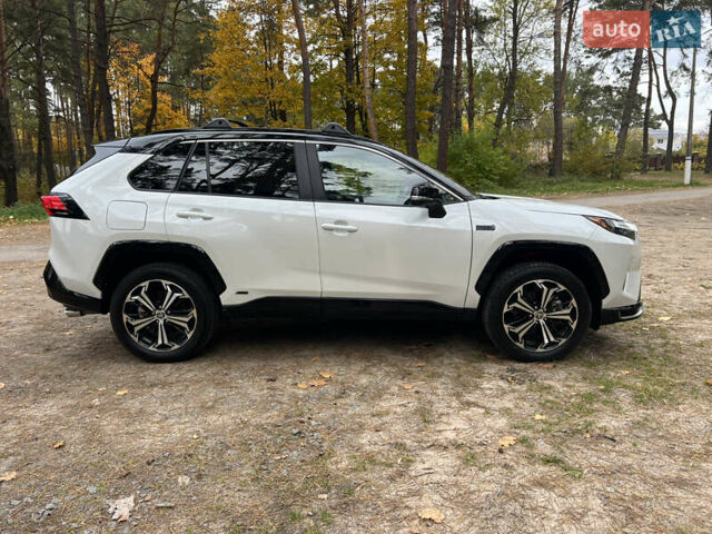 Белый Тойота RAV4 PHEV, объемом двигателя 0 л и пробегом 9 тыс. км за 44200 $, фото 4 на Automoto.ua