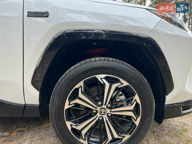 Белый Тойота RAV4 PHEV, объемом двигателя 0 л и пробегом 9 тыс. км за 44200 $, фото 19 на Automoto.ua