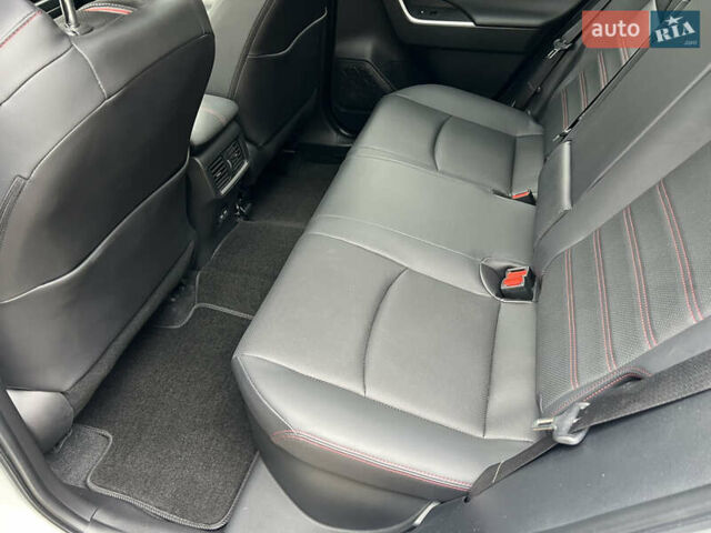 Белый Тойота RAV4 PHEV, объемом двигателя 0 л и пробегом 9 тыс. км за 44200 $, фото 38 на Automoto.ua