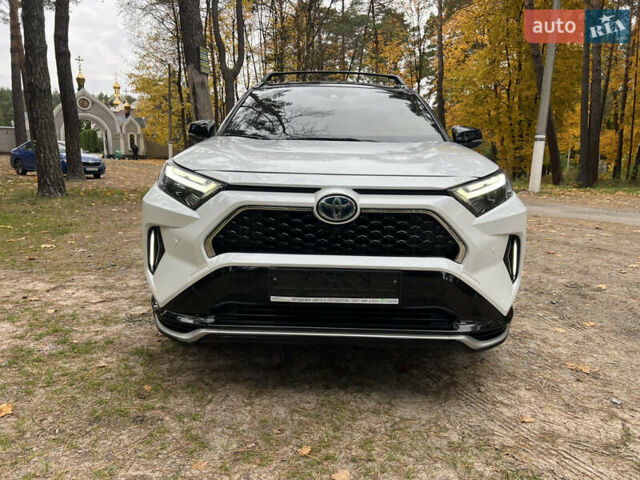 Белый Тойота RAV4 PHEV, объемом двигателя 0 л и пробегом 9 тыс. км за 44200 $, фото 2 на Automoto.ua