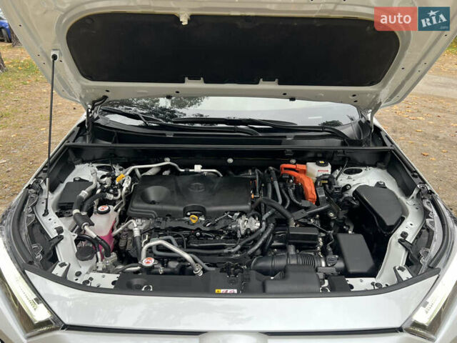Белый Тойота RAV4 PHEV, объемом двигателя 0 л и пробегом 9 тыс. км за 44200 $, фото 48 на Automoto.ua