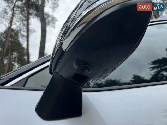 Белый Тойота RAV4 PHEV, объемом двигателя 0 л и пробегом 9 тыс. км за 44200 $, фото 12 на Automoto.ua