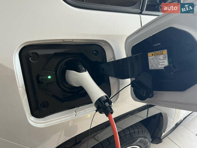Белый Тойота RAV4 PHEV, объемом двигателя 0 л и пробегом 9 тыс. км за 44200 $, фото 49 на Automoto.ua
