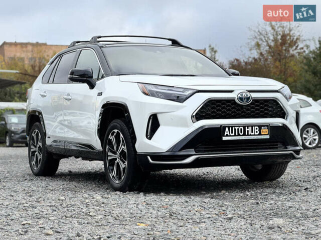 Белый Тойота RAV4 PHEV, объемом двигателя 2.5 л и пробегом 10 тыс. км за 44000 $, фото 2 на Automoto.ua