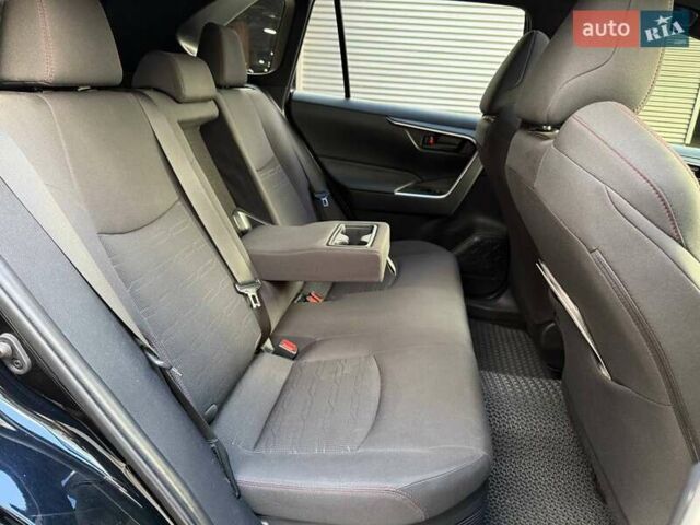 Черный Тойота RAV4 PHEV, объемом двигателя 2.49 л и пробегом 71 тыс. км за 40990 $, фото 11 на Automoto.ua