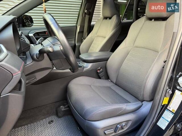 Черный Тойота RAV4 PHEV, объемом двигателя 2.49 л и пробегом 71 тыс. км за 43990 $, фото 9 на Automoto.ua
