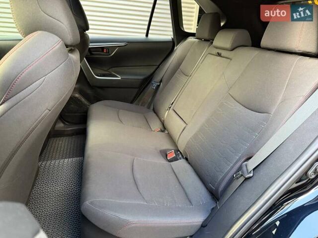 Черный Тойота RAV4 PHEV, объемом двигателя 2.49 л и пробегом 71 тыс. км за 40990 $, фото 10 на Automoto.ua