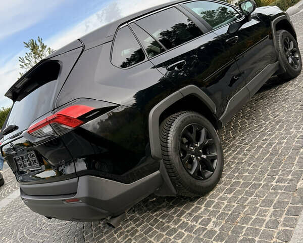 Черный Тойота RAV4 PHEV, объемом двигателя 2.5 л и пробегом 70 тыс. км за 26000 $, фото 5 на Automoto.ua