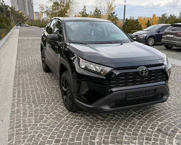 Черный Тойота RAV4 PHEV, объемом двигателя 2.5 л и пробегом 70 тыс. км за 26000 $, фото 1 на Automoto.ua