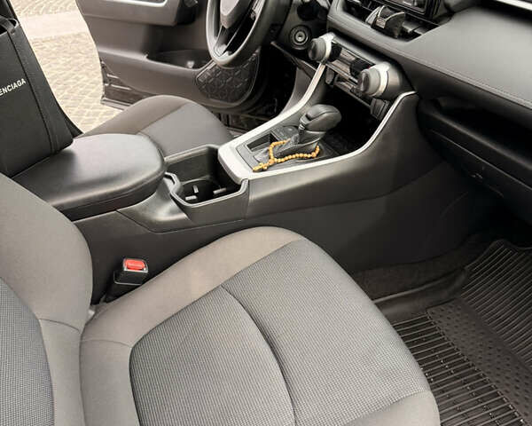 Черный Тойота RAV4 PHEV, объемом двигателя 2.5 л и пробегом 70 тыс. км за 26000 $, фото 13 на Automoto.ua