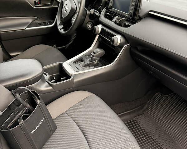 Черный Тойота RAV4 PHEV, объемом двигателя 2.5 л и пробегом 70 тыс. км за 26000 $, фото 9 на Automoto.ua