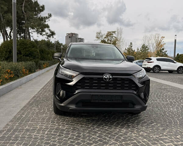 Черный Тойота RAV4 PHEV, объемом двигателя 2.5 л и пробегом 70 тыс. км за 26000 $, фото 3 на Automoto.ua