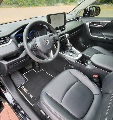 Черный Тойота RAV4 PHEV, объемом двигателя 2.49 л и пробегом 13 тыс. км за 48100 $, фото 7 на Automoto.ua