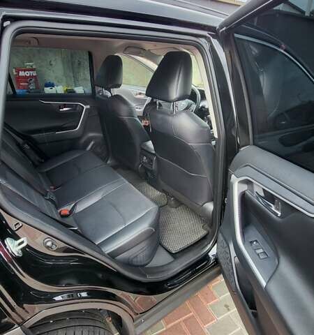 Черный Тойота RAV4 PHEV, объемом двигателя 2.49 л и пробегом 13 тыс. км за 48100 $, фото 12 на Automoto.ua