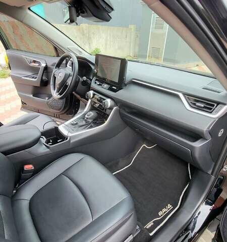 Черный Тойота RAV4 PHEV, объемом двигателя 2.49 л и пробегом 13 тыс. км за 48100 $, фото 8 на Automoto.ua