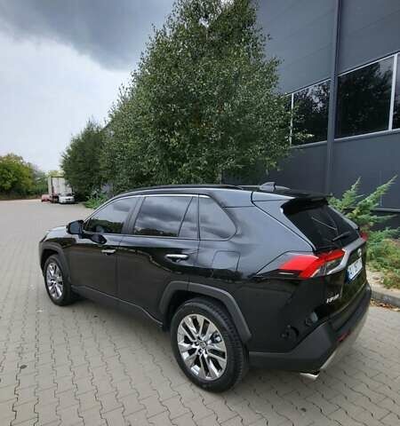 Черный Тойота RAV4 PHEV, объемом двигателя 2.49 л и пробегом 13 тыс. км за 48100 $, фото 4 на Automoto.ua