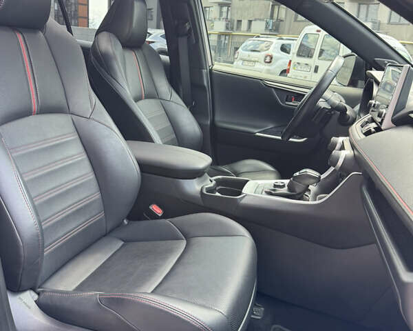 Красный Тойота RAV4 PHEV, объемом двигателя 2.49 л и пробегом 81 тыс. км за 42000 $, фото 23 на Automoto.ua