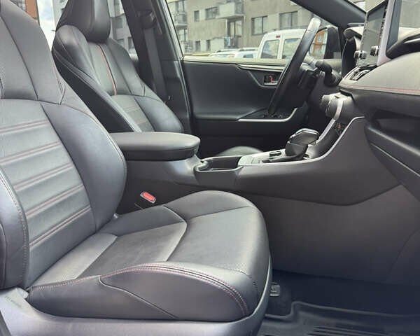 Красный Тойота RAV4 PHEV, объемом двигателя 2.49 л и пробегом 81 тыс. км за 42000 $, фото 22 на Automoto.ua