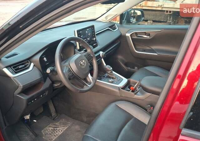 Красный Тойота RAV4 PHEV, объемом двигателя 2.4 л и пробегом 45 тыс. км за 29900 $, фото 4 на Automoto.ua