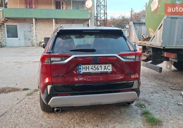 Красный Тойота RAV4 PHEV, объемом двигателя 2.4 л и пробегом 45 тыс. км за 29900 $, фото 2 на Automoto.ua