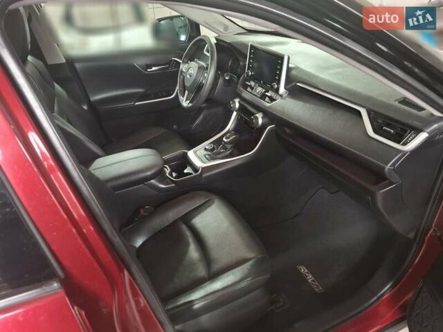 Красный Тойота RAV4 PHEV, объемом двигателя 2.4 л и пробегом 45 тыс. км за 29900 $, фото 16 на Automoto.ua