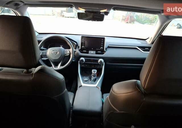 Красный Тойота RAV4 PHEV, объемом двигателя 2.4 л и пробегом 45 тыс. км за 29900 $, фото 6 на Automoto.ua
