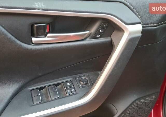 Красный Тойота RAV4 PHEV, объемом двигателя 2.4 л и пробегом 45 тыс. км за 29900 $, фото 5 на Automoto.ua