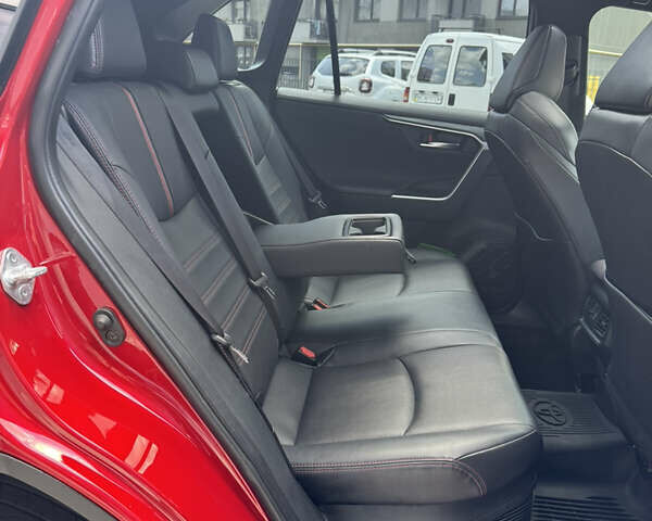 Красный Тойота RAV4 PHEV, объемом двигателя 2.49 л и пробегом 81 тыс. км за 42000 $, фото 19 на Automoto.ua