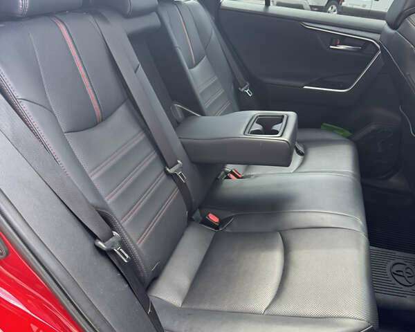 Красный Тойота RAV4 PHEV, объемом двигателя 2.49 л и пробегом 81 тыс. км за 42000 $, фото 21 на Automoto.ua