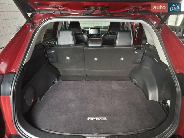 Красный Тойота RAV4 PHEV, объемом двигателя 2.4 л и пробегом 45 тыс. км за 29900 $, фото 17 на Automoto.ua